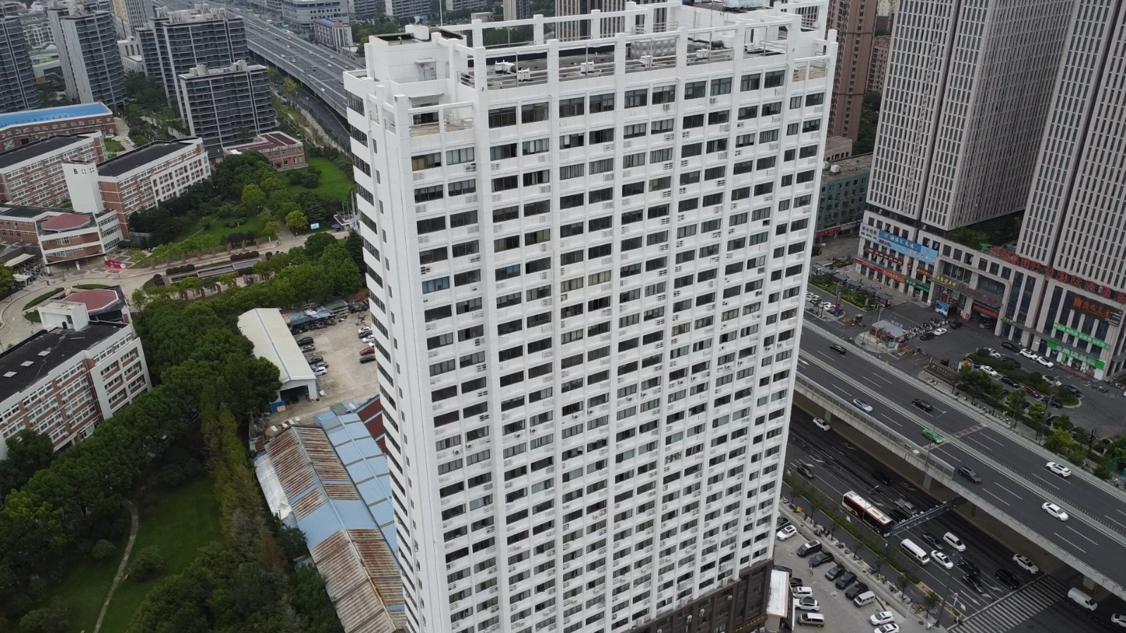 合肥浩典商業(yè)運(yùn)營管理有限公司寫字樓外墻翻新改造工程 （亞坤大廈）